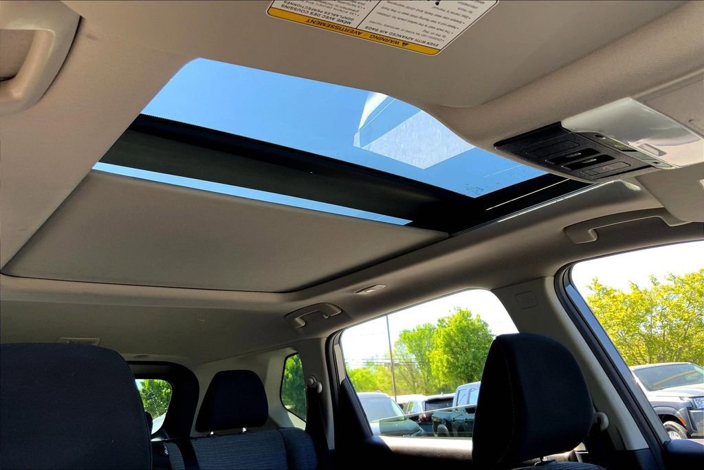 Used 2021 Nissan Rogue SV image 19