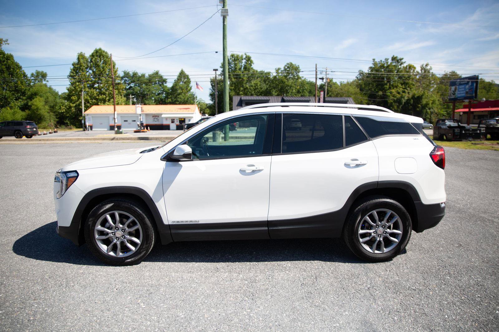 Used 2022 GMC Terrain SLT image 6