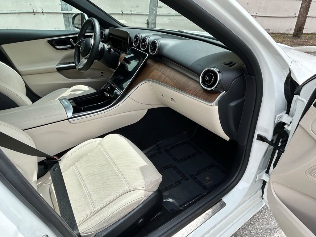 Used 2025 Mercedes-Benz C 300 4MATIC Sedan image 33
