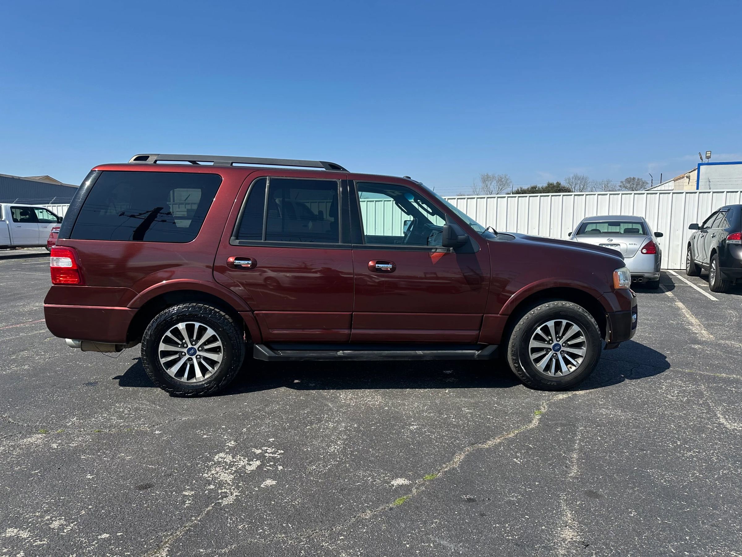 Used 2017 Ford Expedition XLT AWD/4WD image 4