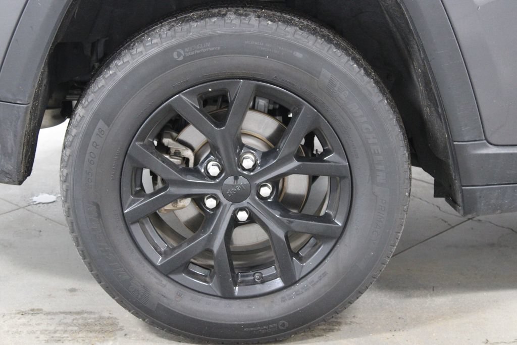 Used 2024 Jeep Grand Cherokee Altitude AWD/4WD image 12