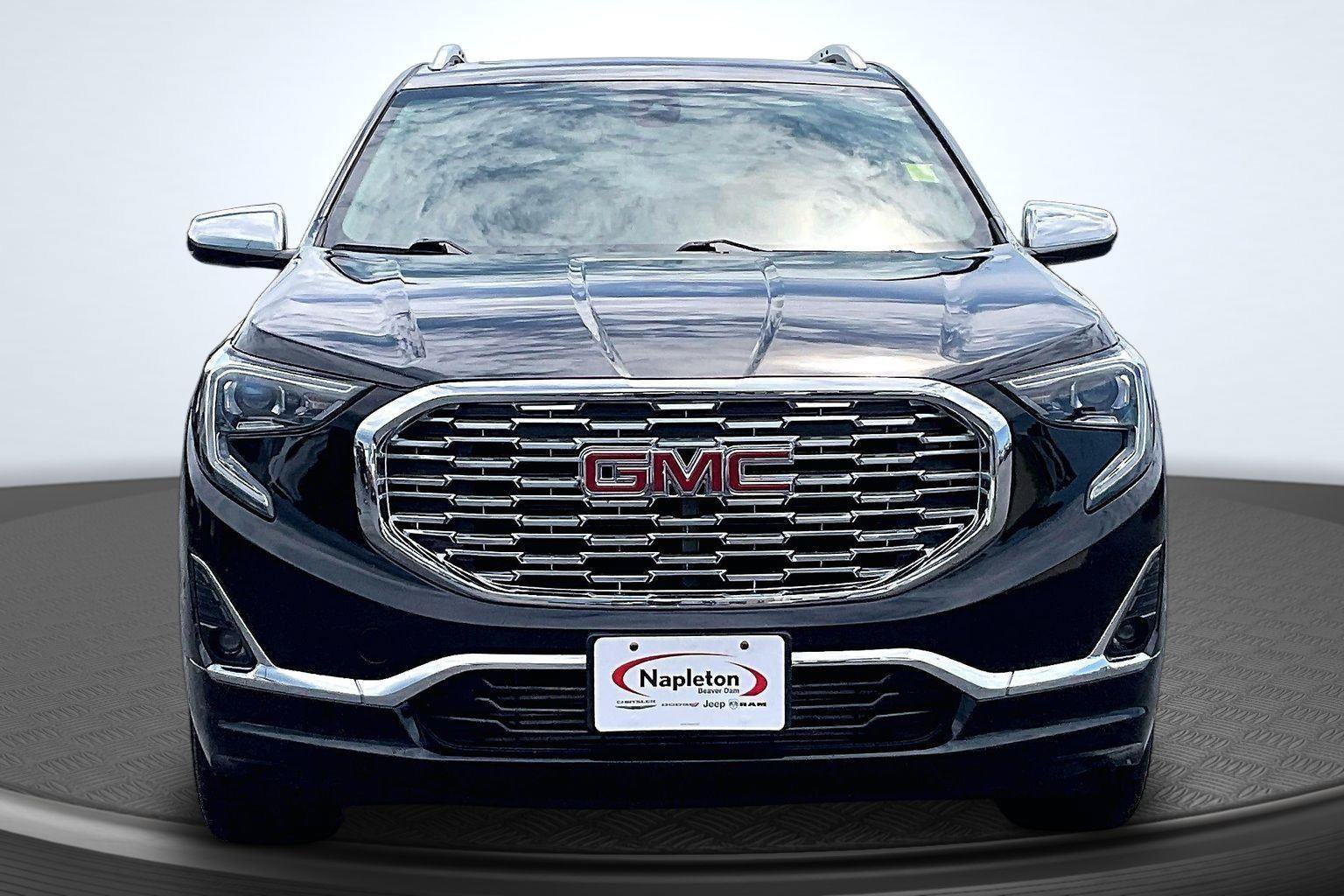 Used 2018 GMC Terrain Denali w/ Driver Alert Package II AWD/4WD image 3