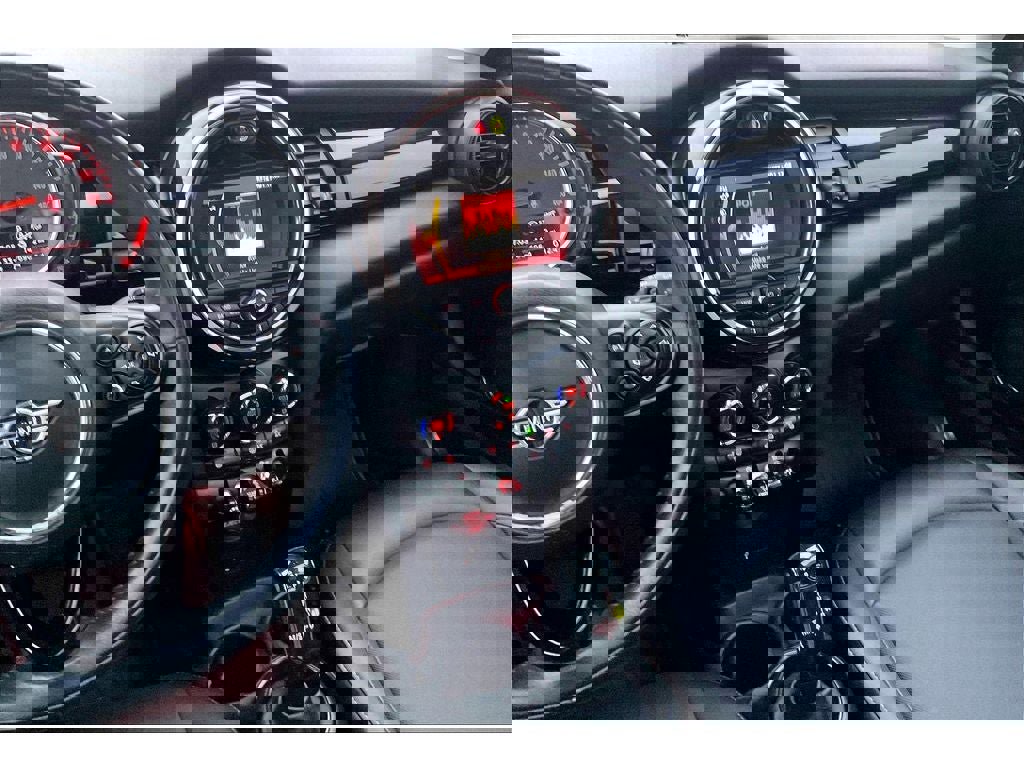 Used 2020 MINI Cooper 2-Door Hardtop image 7