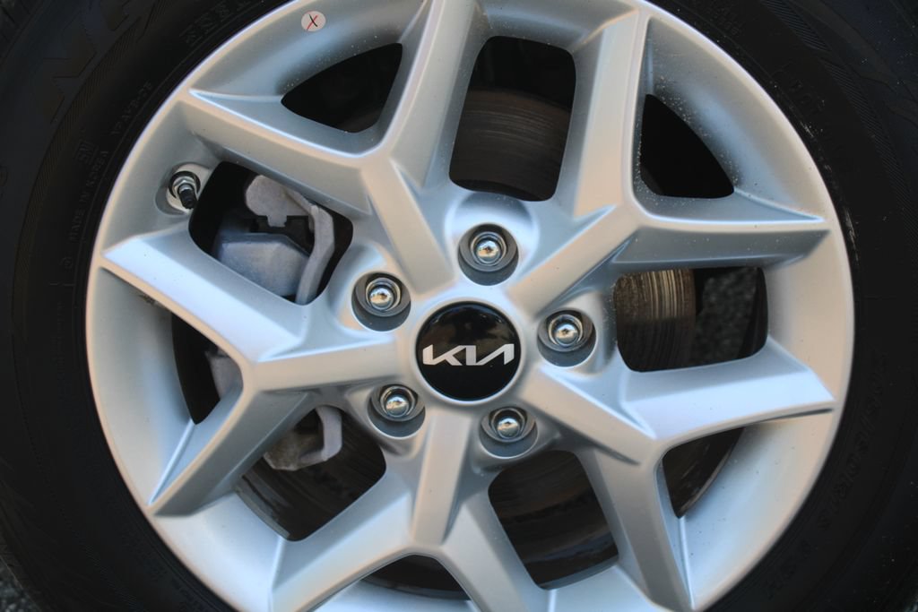 Certified 2025 Kia Soul LX w/ LX Technology Package FWD image 17