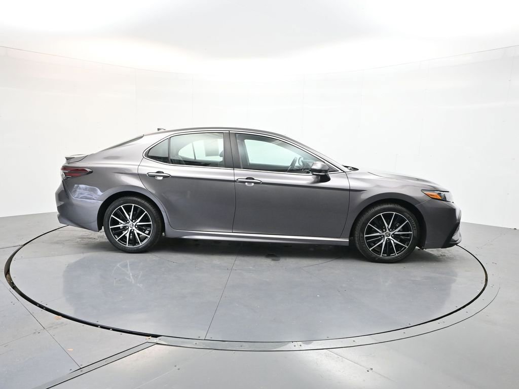 Used 2024 Toyota Camry SE image 8