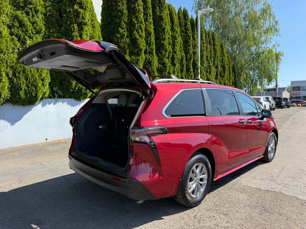 Certified 2023 Toyota Sienna XLE AWD/4WD image 10