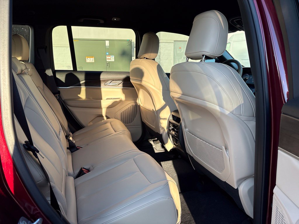 Used 2025 Jeep Grand Cherokee Limited w/ Black Appearance Package AWD/4WD image 23