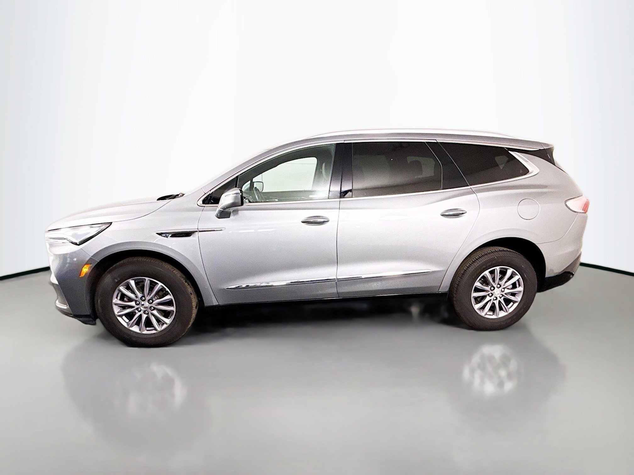 Used 2024 Buick Enclave Essence FWD image 6