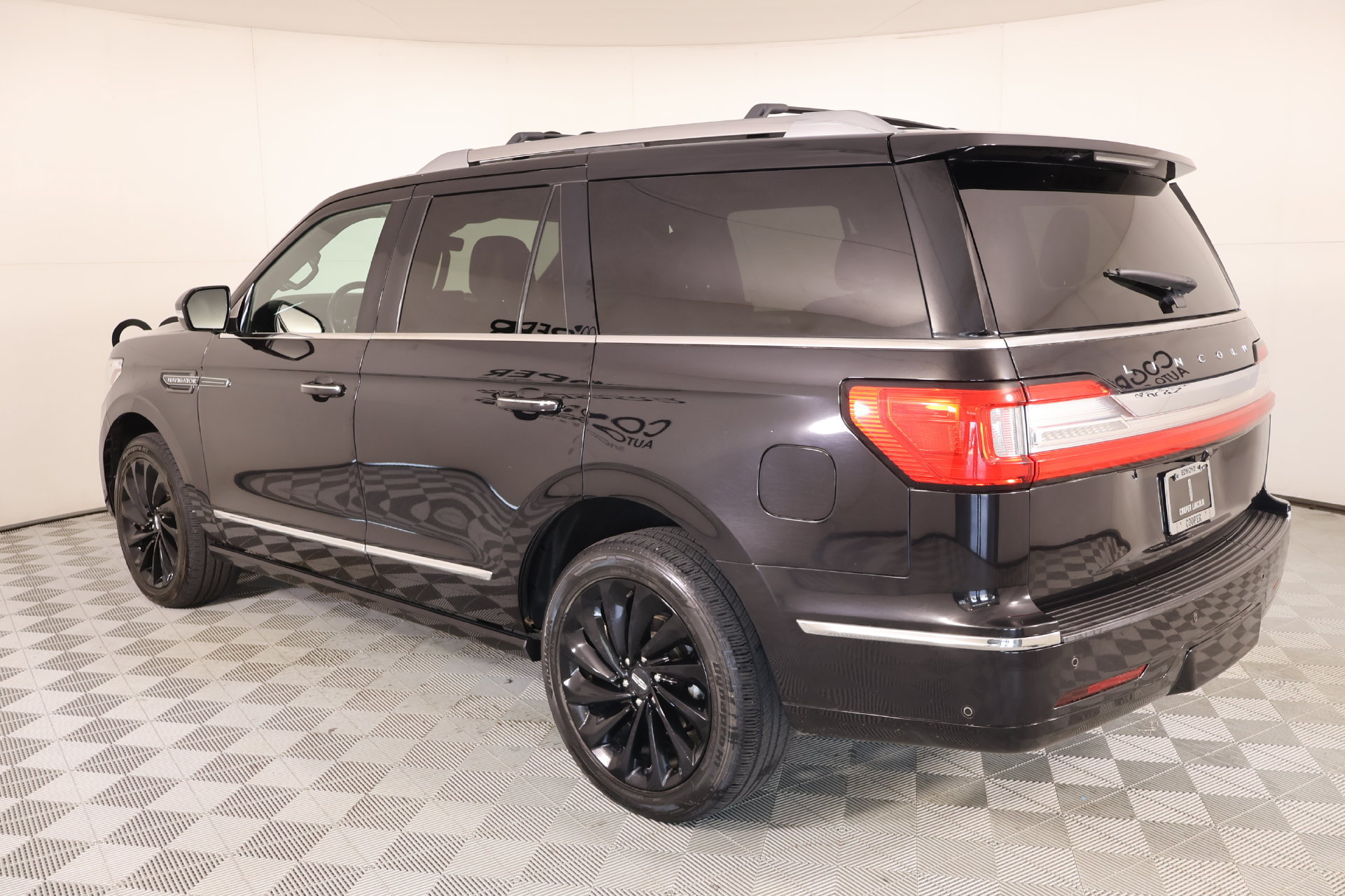 Used 2020 Lincoln Navigator Reserve w/ Equipment Group 208A Reserve AWD/4WD image 25