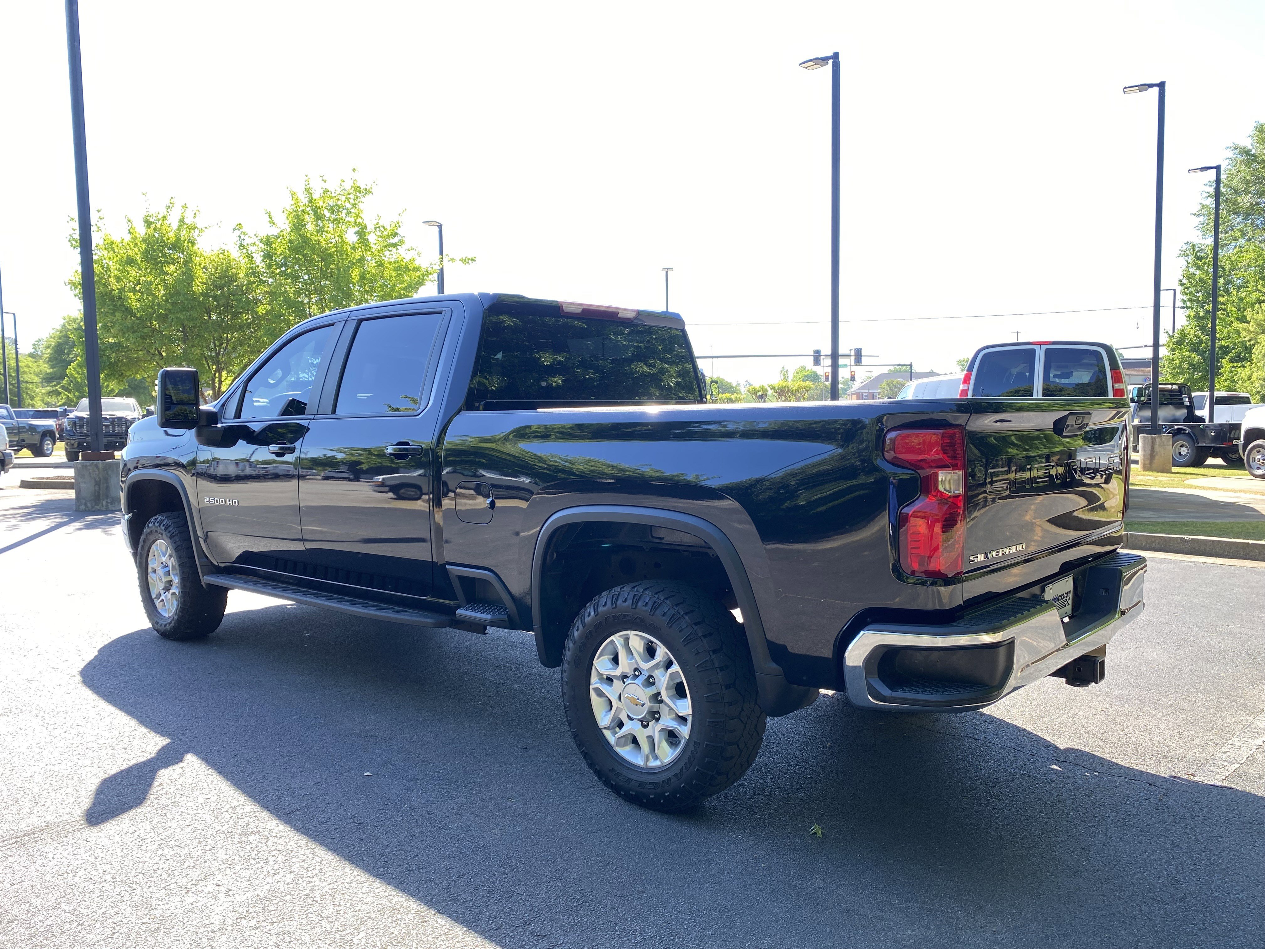 Used 2023 Chevrolet Silverado 2500 LT w/ Gooseneck/5TH Wheel Package AWD/4WD image 7