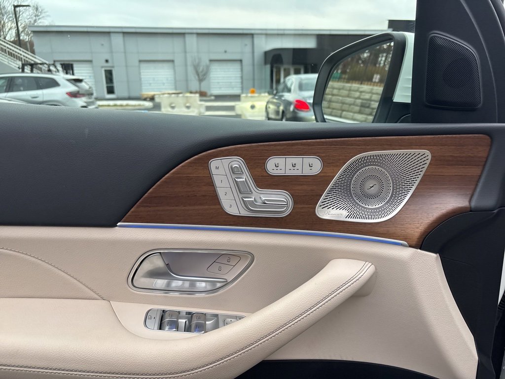 Used 2025 Mercedes-Benz GLS 450 4MATIC image 23