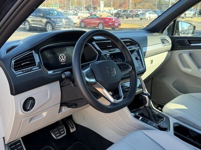 Used 2023 Volkswagen Tiguan SE R-Line image 11