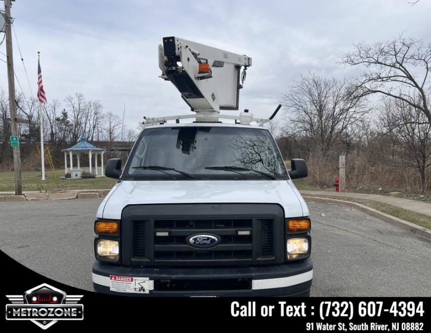 Used 2014 Ford E-350 and Econoline 350 Super Duty w/ Power Group image 3