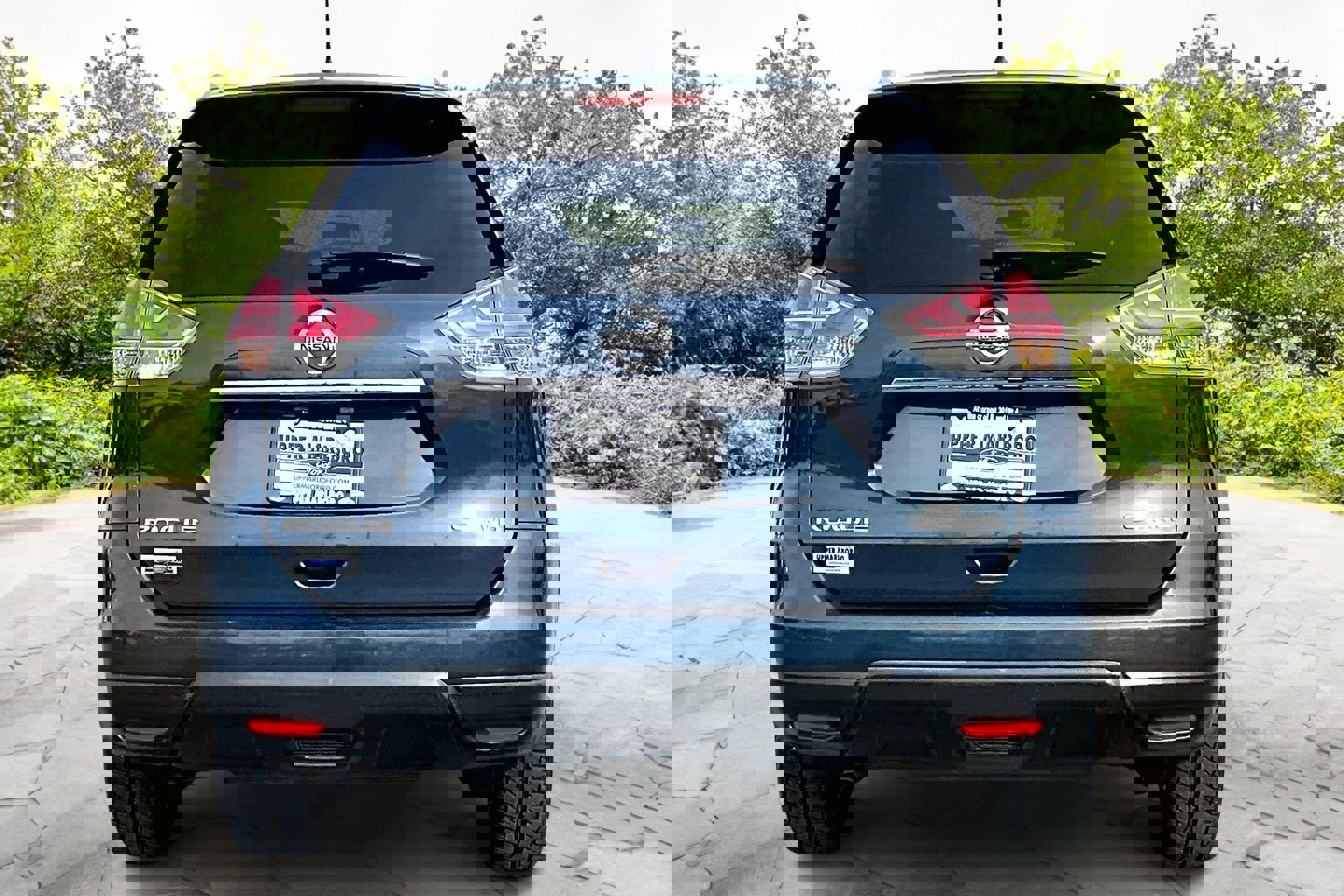 Used 2016 Nissan Rogue SV w/ SV Premium Package image 4