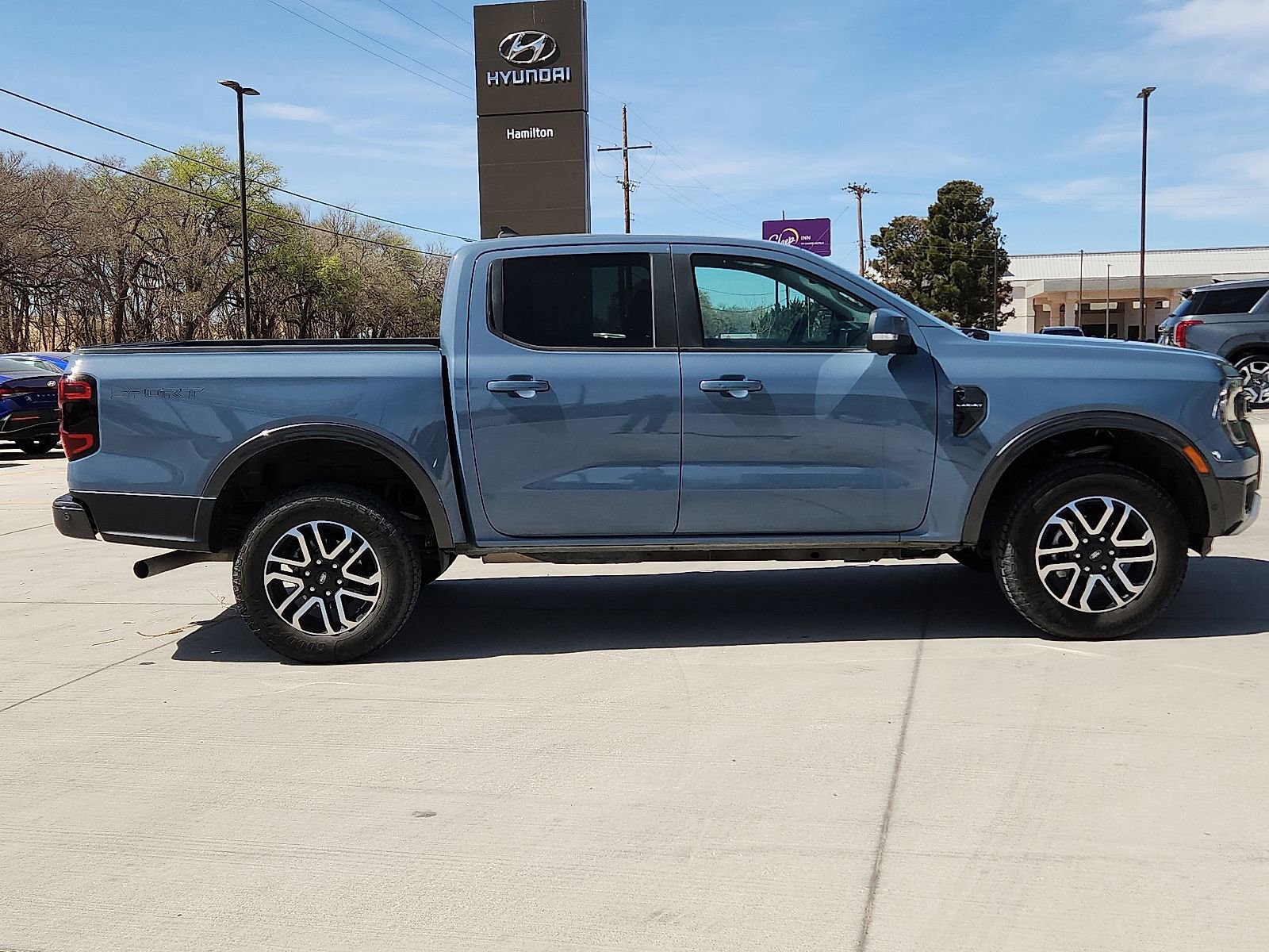 Used 2024 Ford Ranger Lariat w/ Trailer Tow Package image 5