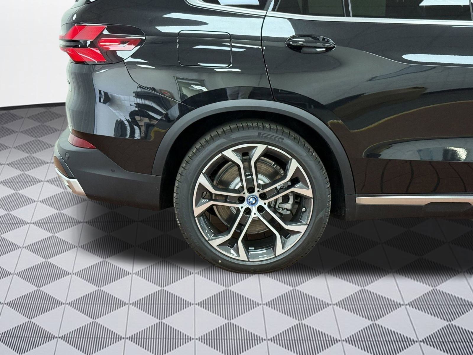 Used 2025 BMW X5 xDrive50e w/ Premium Package image 21