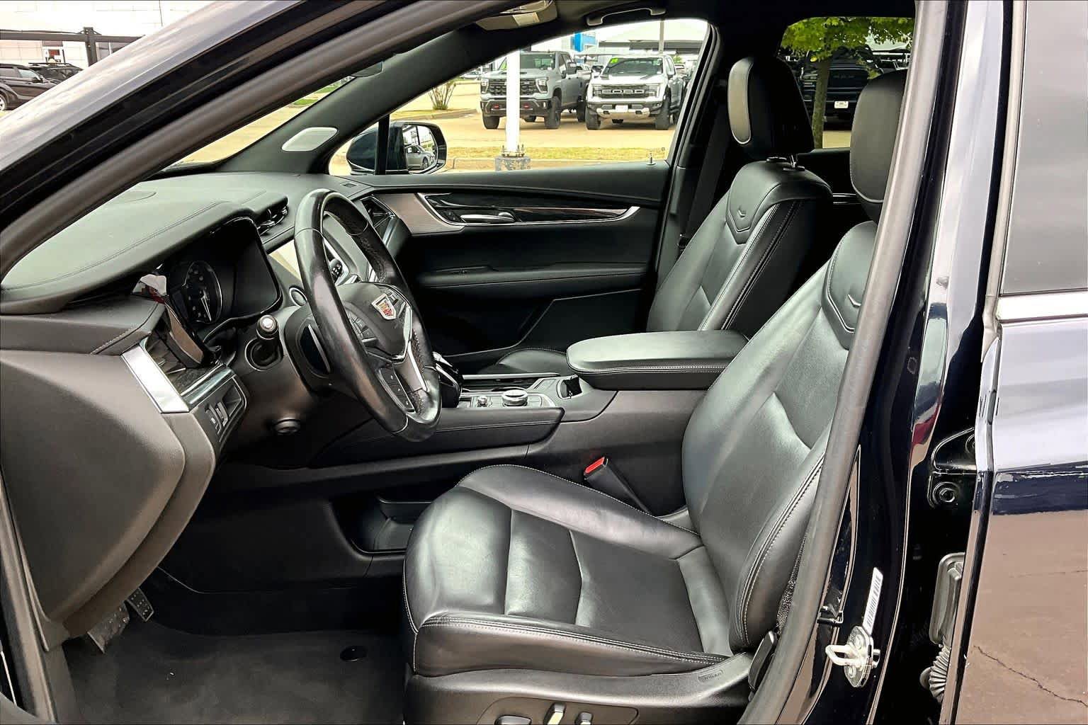 Used 2021 Cadillac XT5 Premium Luxury w/ LPO, Floor Liner Package FWD image 9