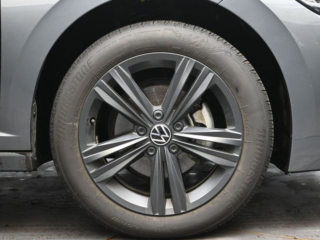 Used 2023 Volkswagen Jetta SE w/ Black Wheel Package image 10