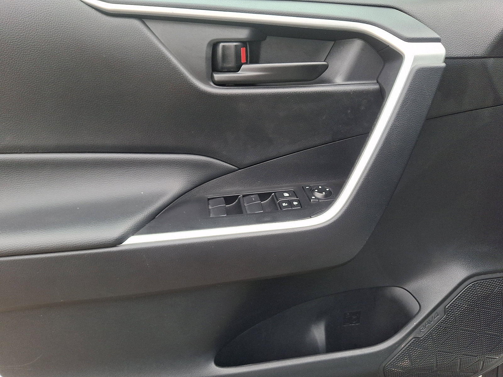 Used 2024 Toyota RAV4 LE image 12