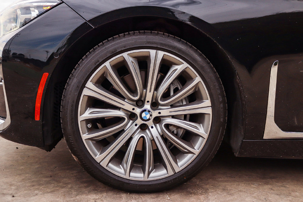 Used 2022 BMW 750i xDrive AWD/4WD image 13