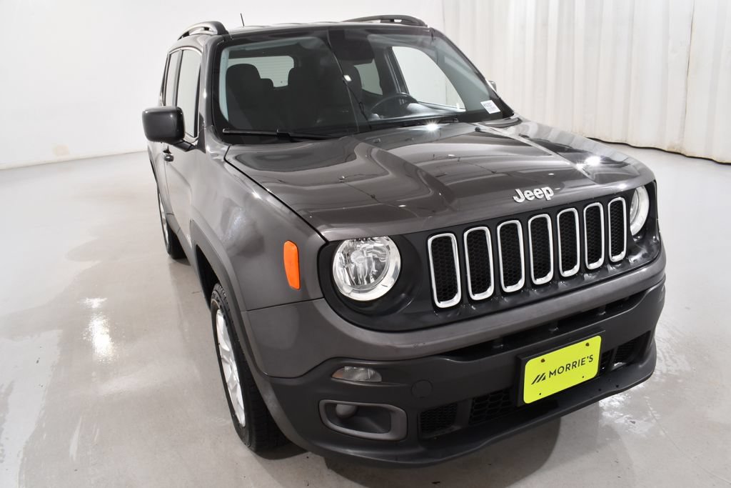 Used 2017 Jeep Renegade Latitude AWD/4WD image 4