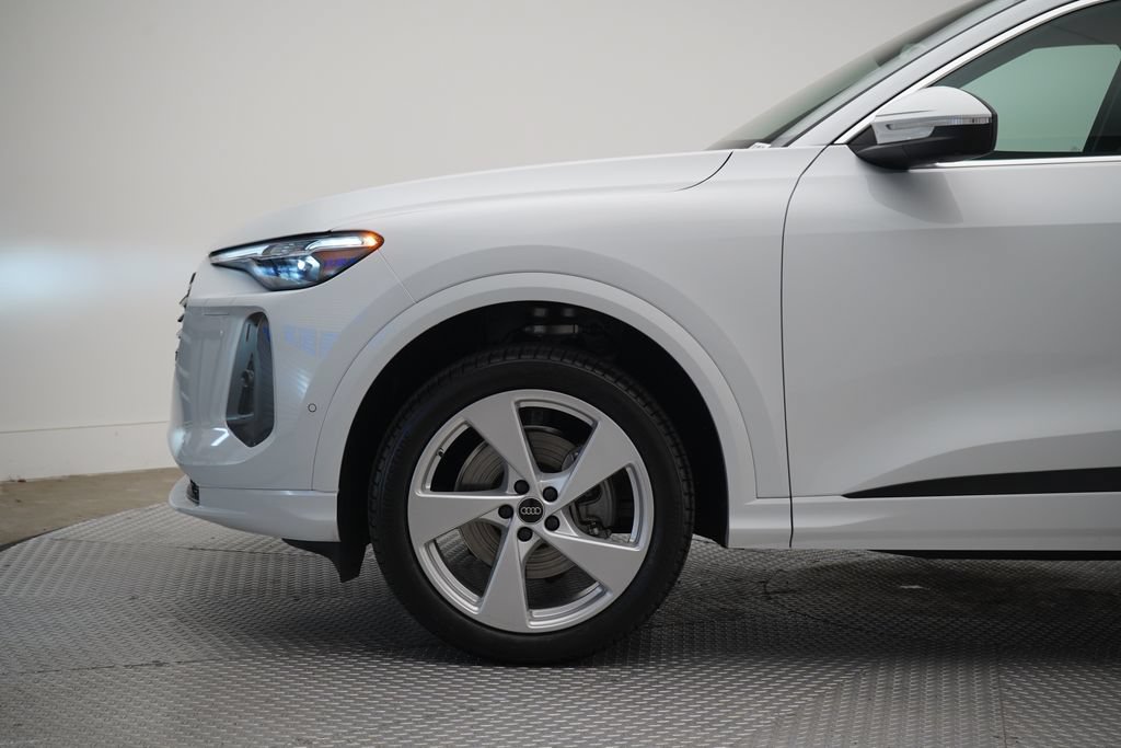Used 2025 Audi Q5 Premium Plus w/ Premium Plus AWD/4WD image 2