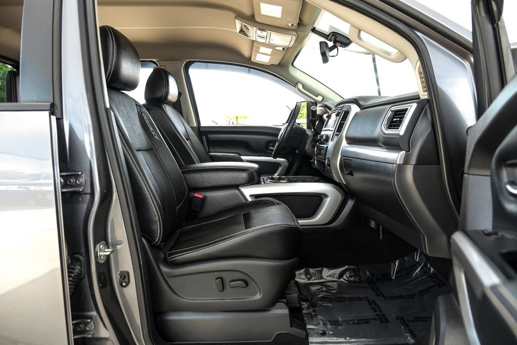Used 2017 Nissan Titan PRO-4X w/ Pro-4x Convenience Package AWD/4WD image 41