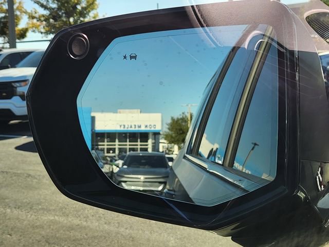 Used 2023 Chevrolet Suburban Z71 w/ Luxury Package image 28