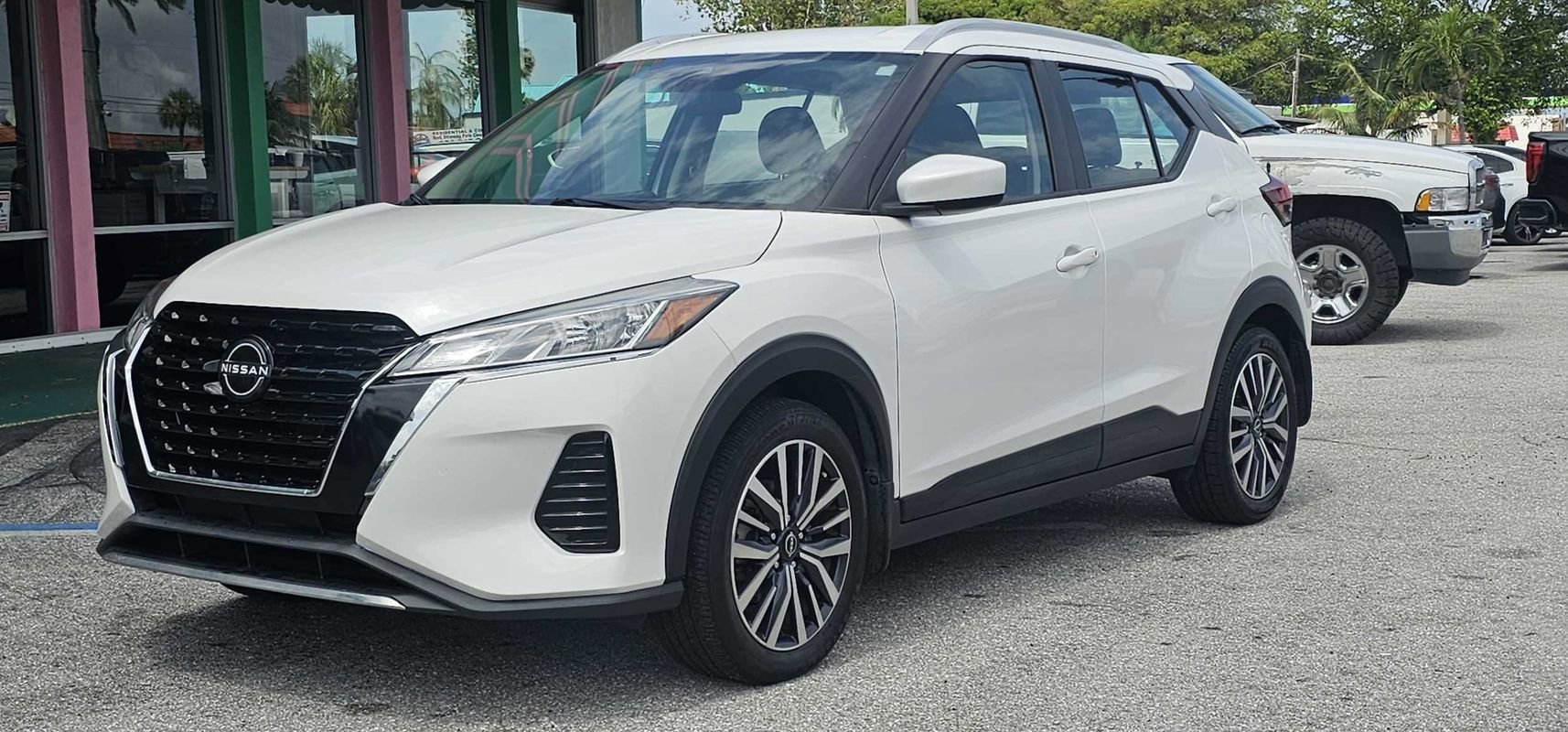 Used 2022 Nissan Kicks SV FWD image 1