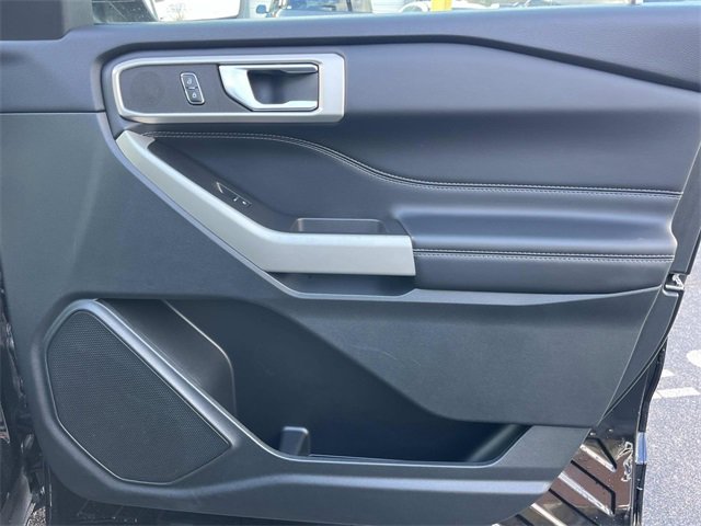 Used 2023 Ford Explorer XLT image 24
