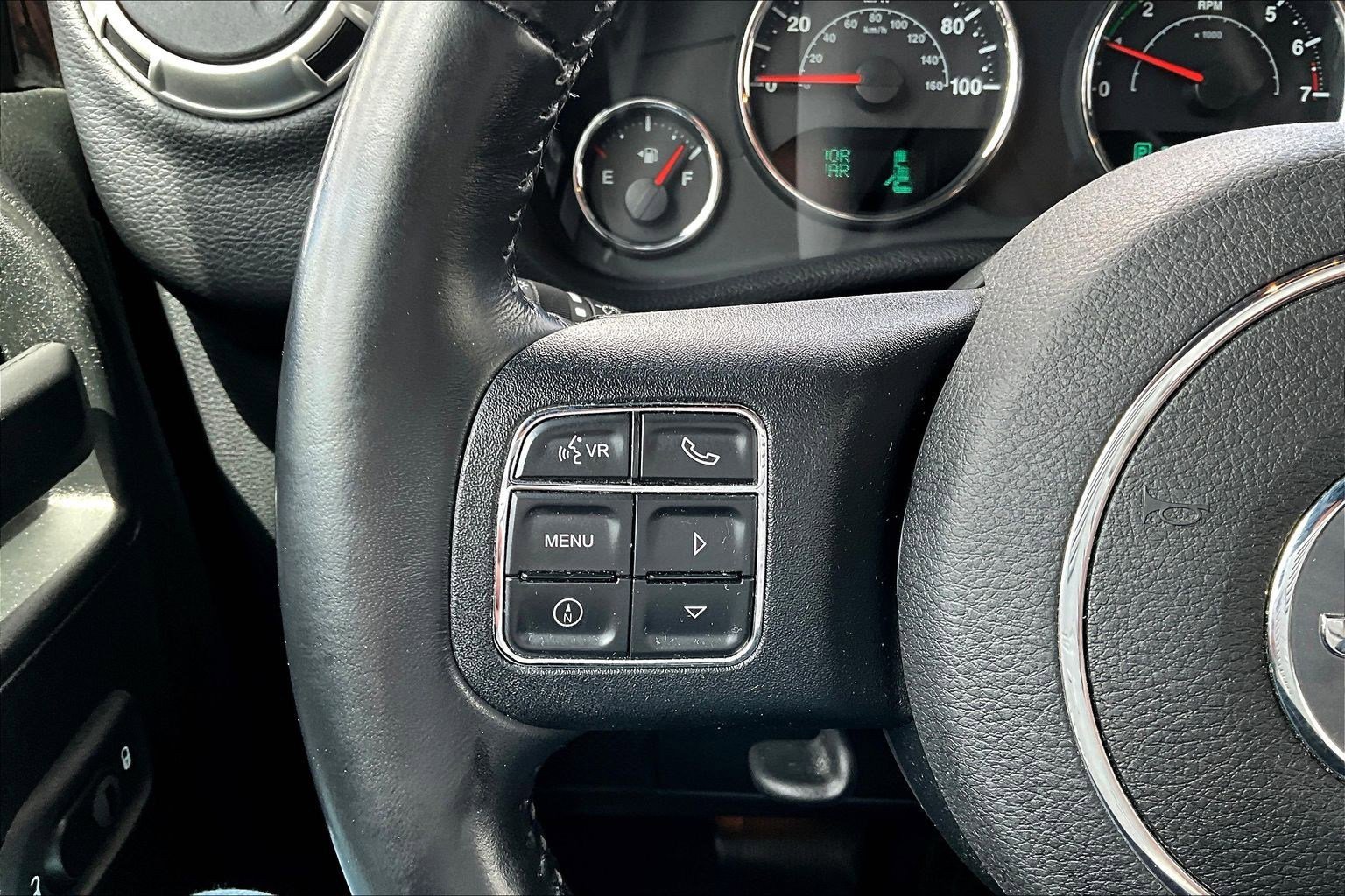 Used 2017 Jeep Wrangler Unlimited Sahara w/ Connectivity Group AWD/4WD image 11