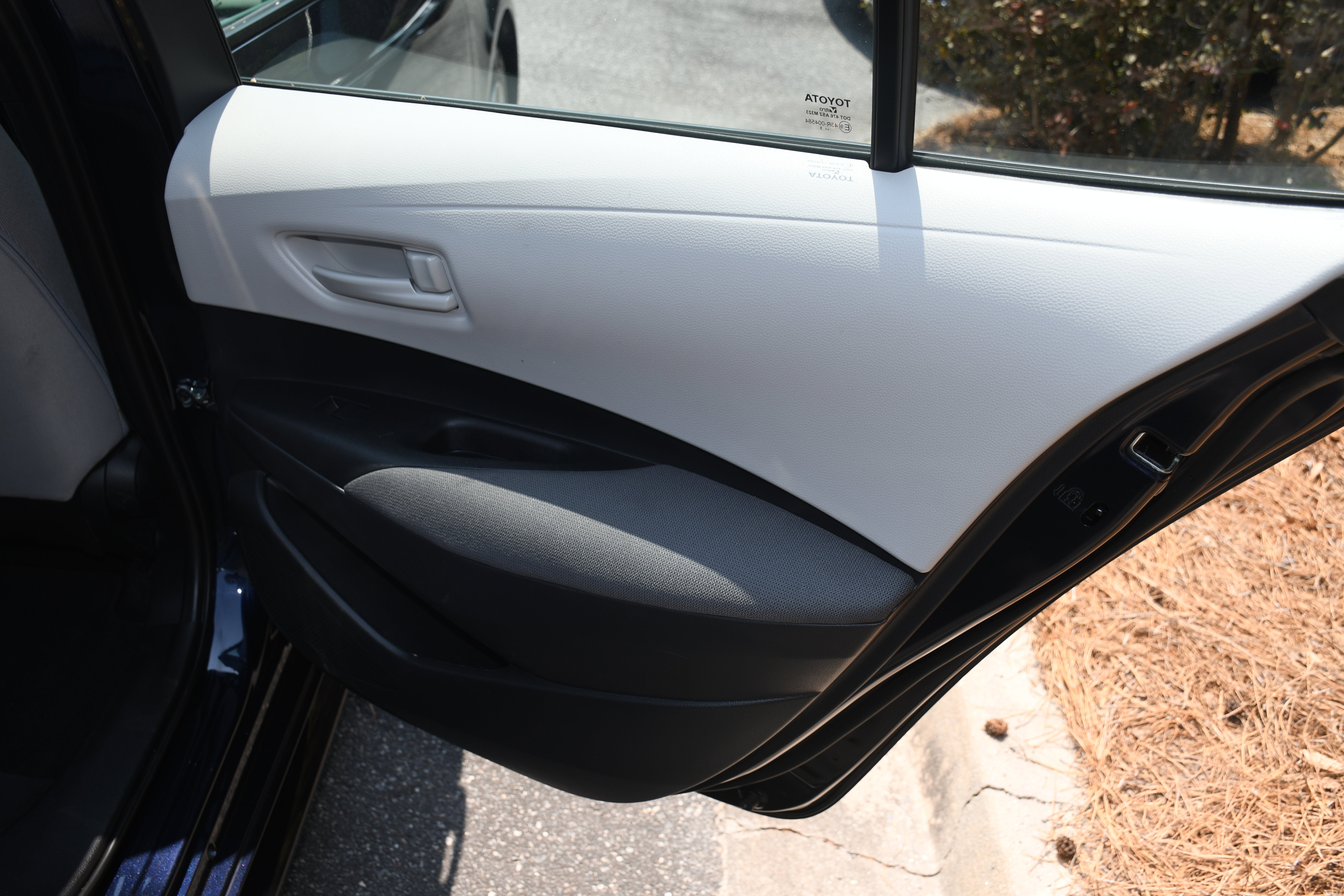 Used 2025 Toyota Corolla LE FWD image 18