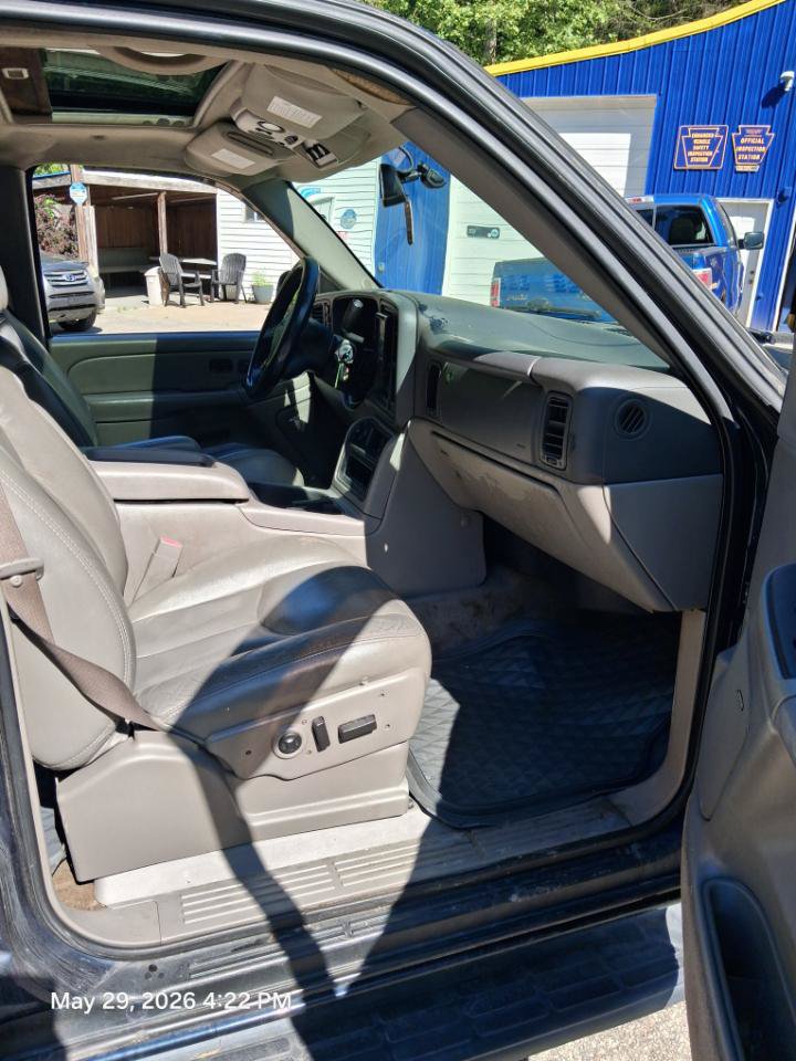 Used 2005 GMC Yukon SLT w/ SLT Preferred Equipment Group AWD/4WD image 13