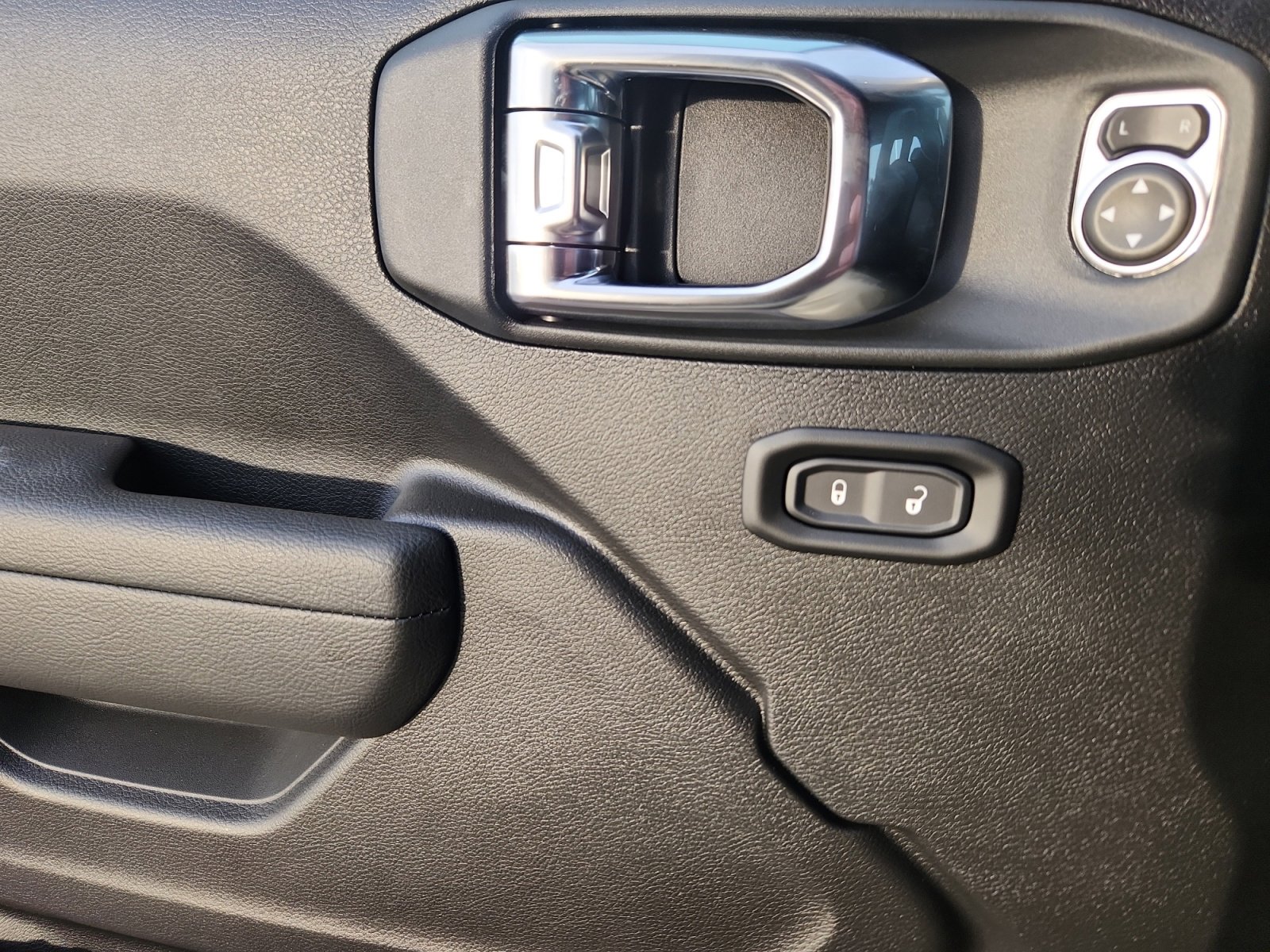 New 2025 Jeep Gladiator Willys AWD/4WD image 14