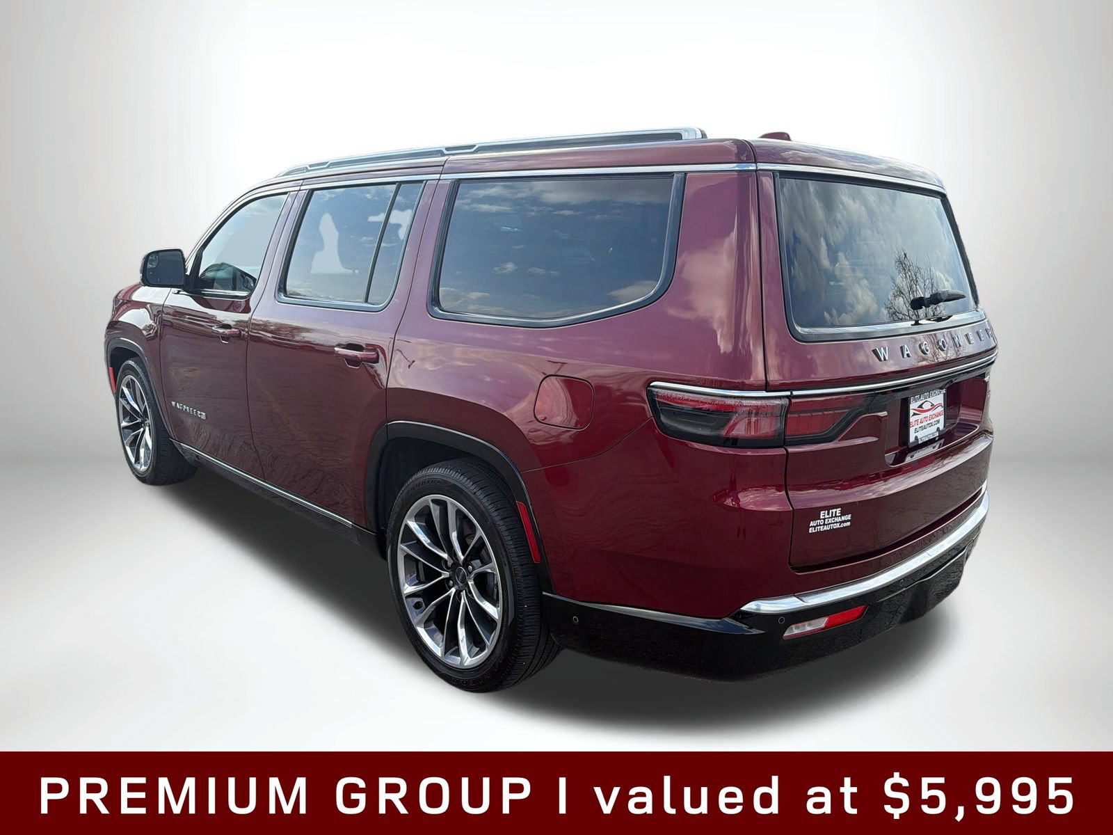 Used 2022 Jeep Wagoneer Series III w/ Premium Group I AWD/4WD image 4