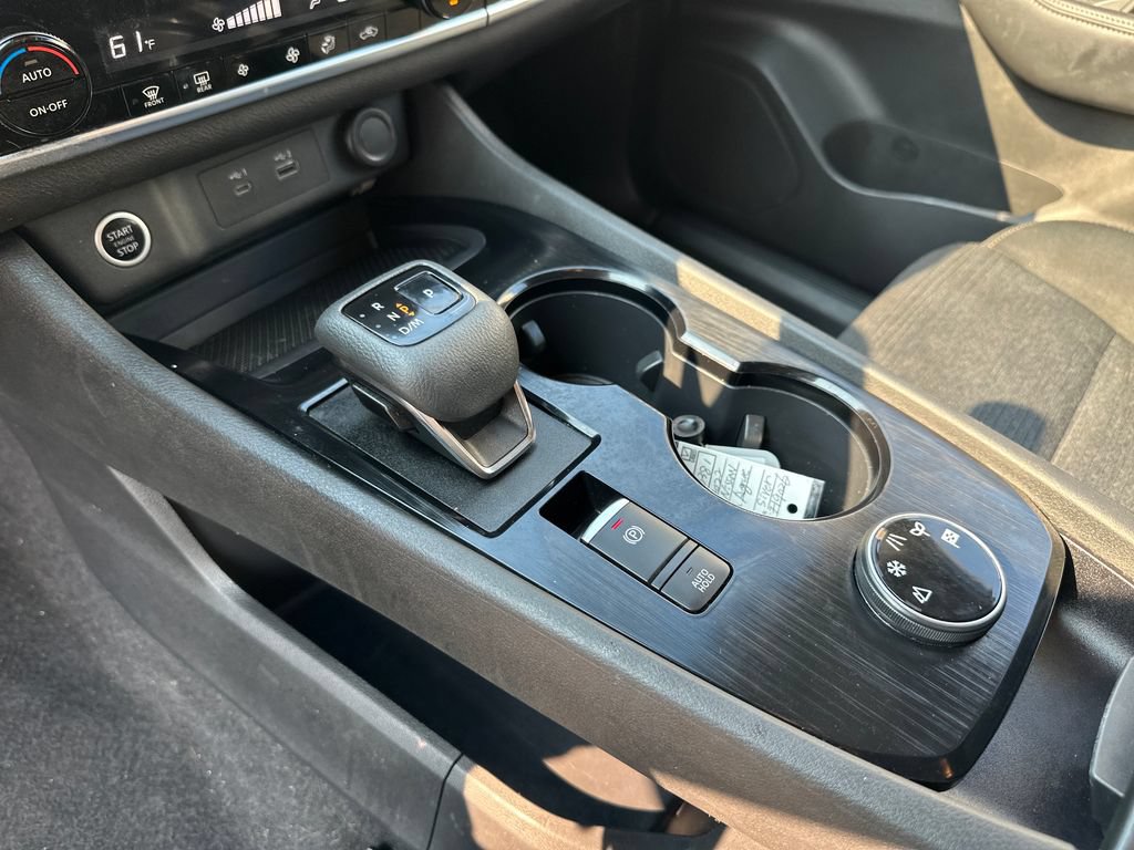 Used 2022 Nissan Rogue SV AWD/4WD image 14