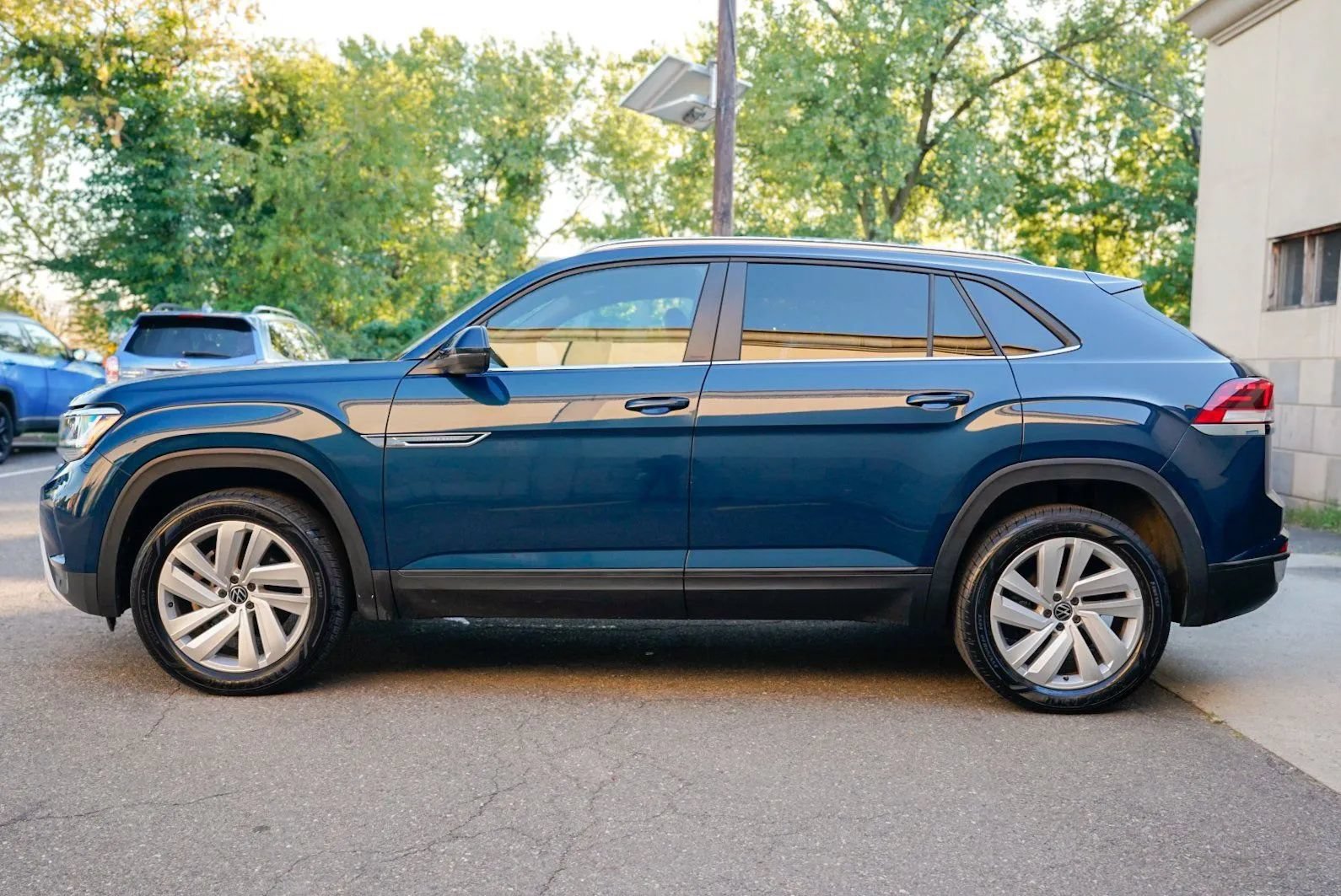 Used 2023 Volkswagen Atlas Cross Sport SE w/ Panoramic Sunroof Package AWD/4WD image 8