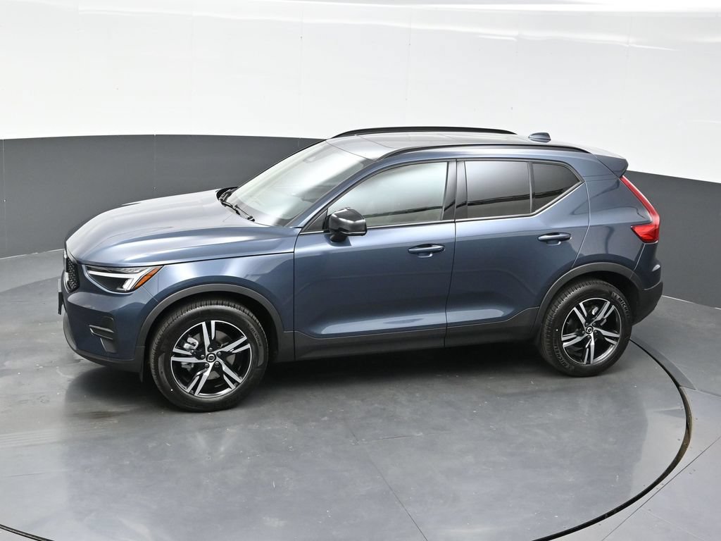 New 2026 Volvo XC40 B5 Core w/ Climate Package AWD/4WD image 32
