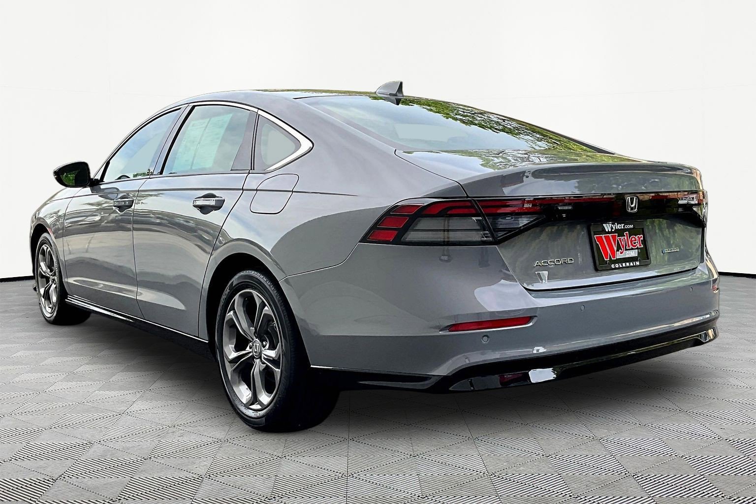 Used 2023 Honda Accord EX-L image 4