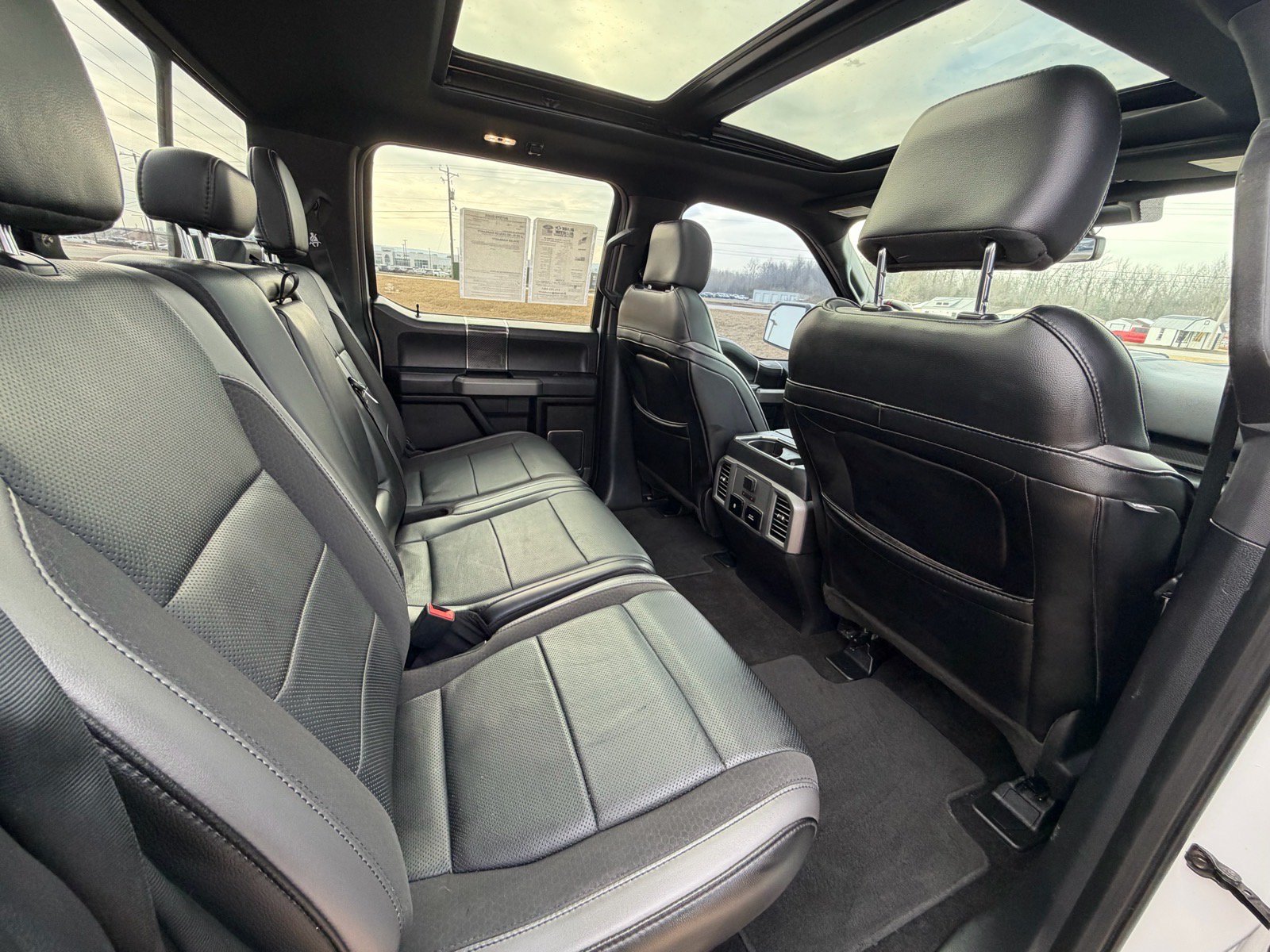 Used 2019 Ford F150 Raptor w/ Equipment Group 802A Luxury AWD/4WD image 28