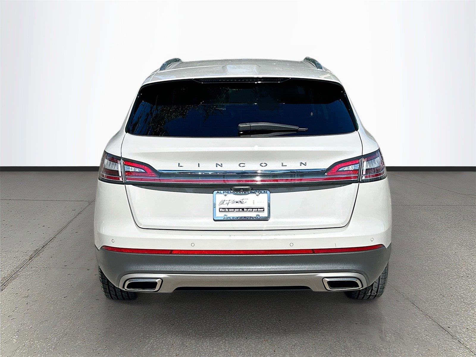 Used 2022 Lincoln Nautilus FWD w/ Premium Package image 6