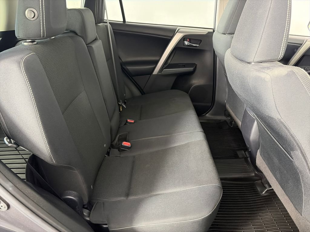 Used 2018 Toyota RAV4 XLE AWD/4WD image 28