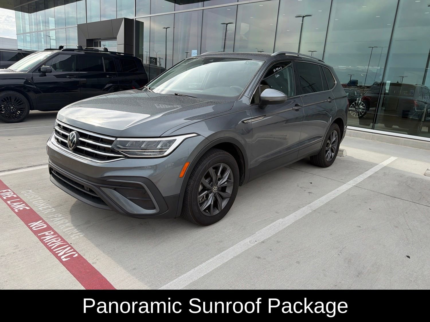 Used 2022 Volkswagen Tiguan SE w/ Panoramic Sunroof Package