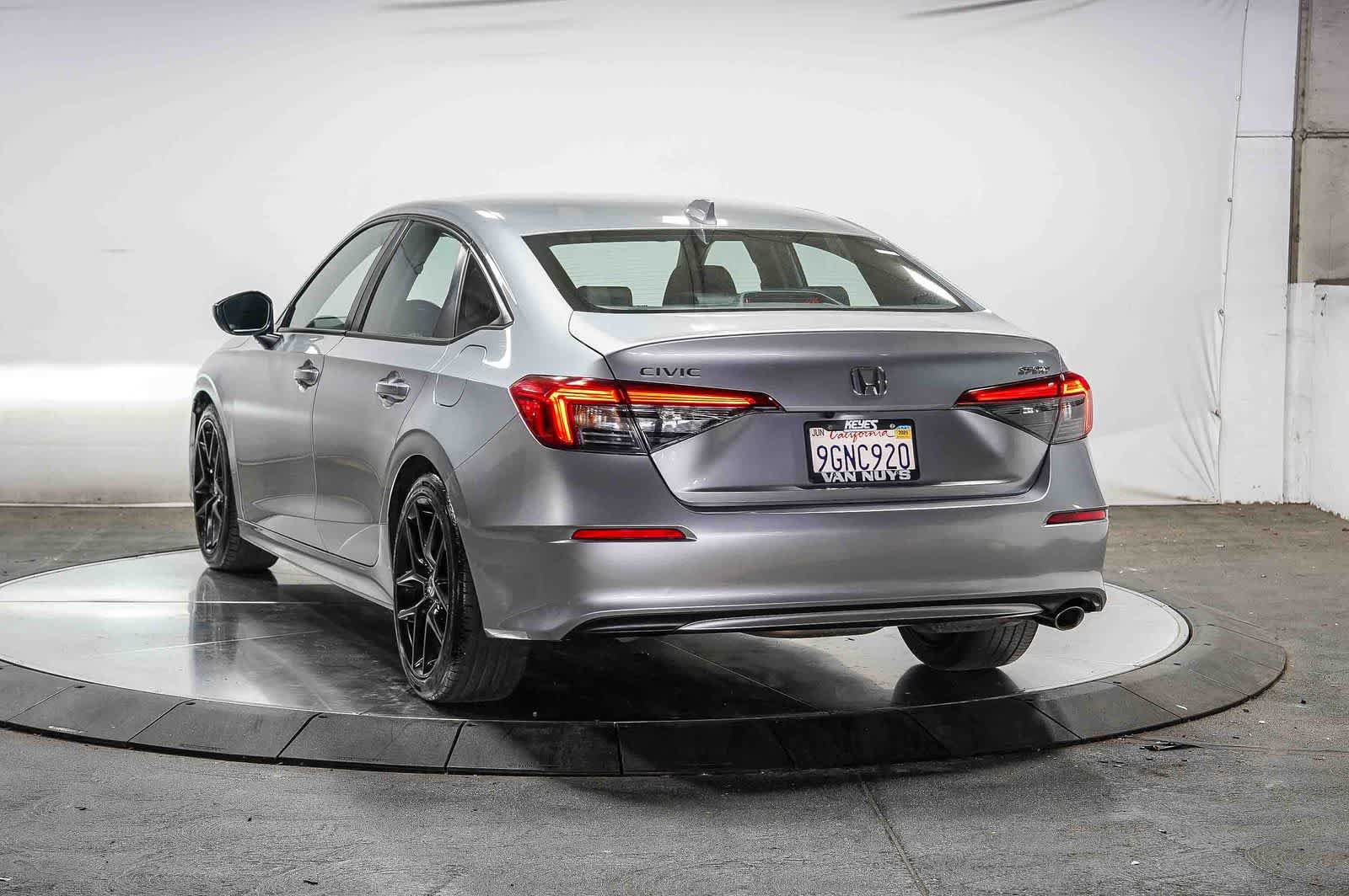 Used 2023 Honda Civic Sport image 2