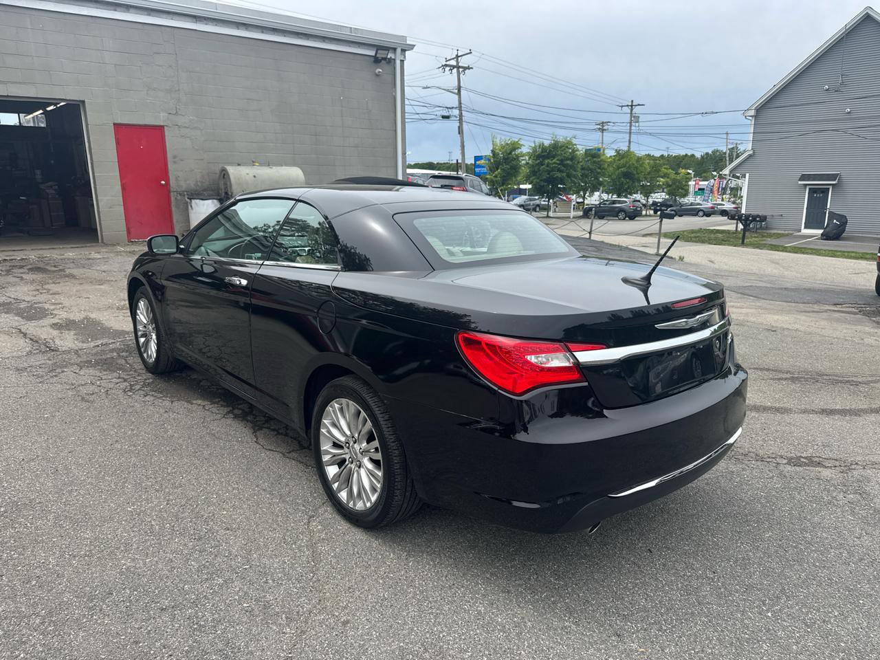 Used 2011 Chrysler 200 Limited FWD image 5