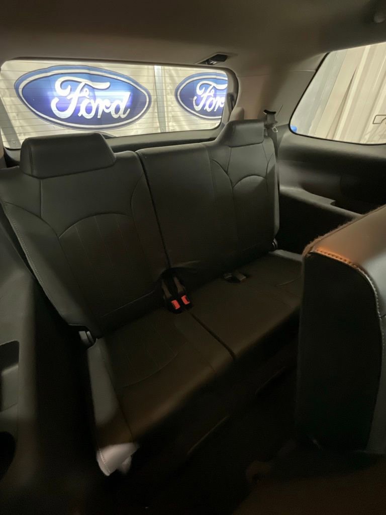 Used 2016 GMC Acadia SLT AWD/4WD image 13