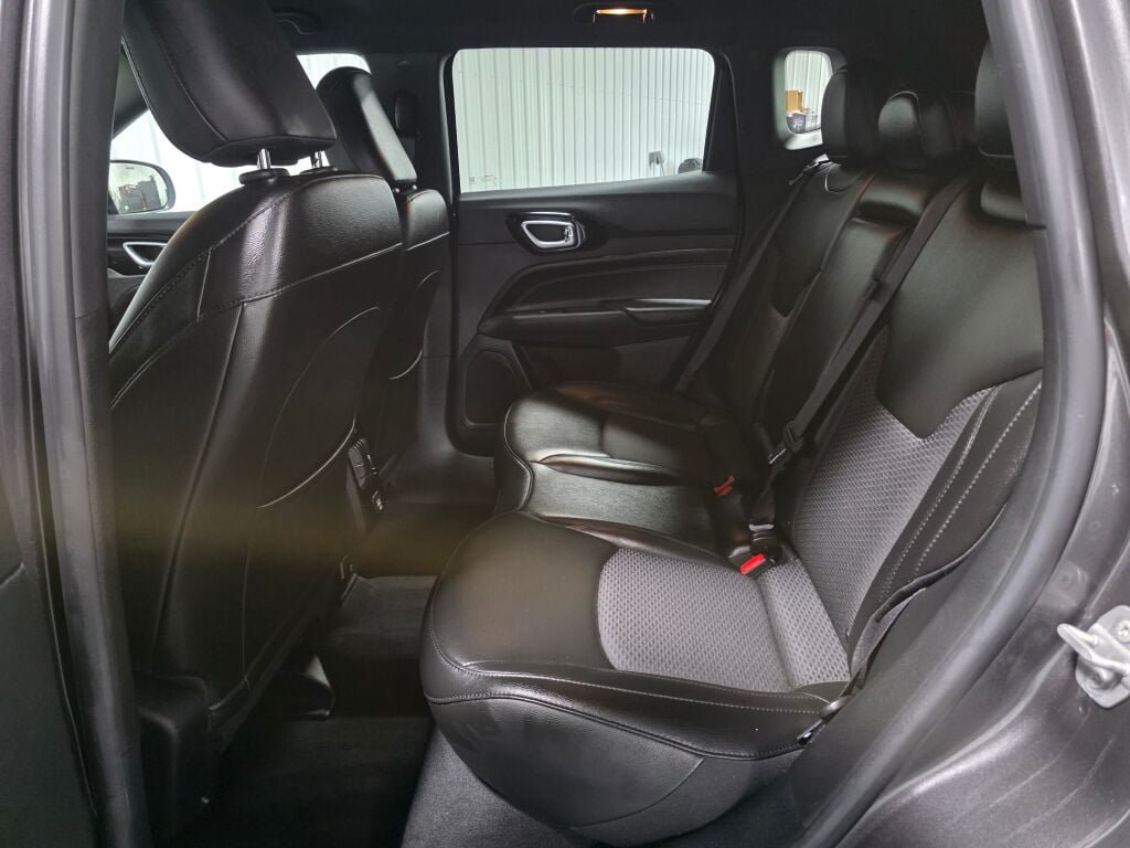 Used 2022 Jeep Compass Latitude AWD/4WD image 10