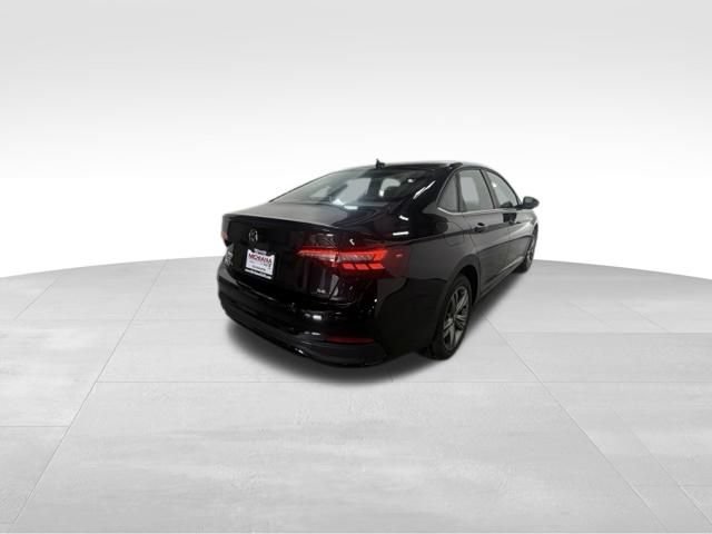 Used 2024 Volkswagen Jetta SE FWD image 6