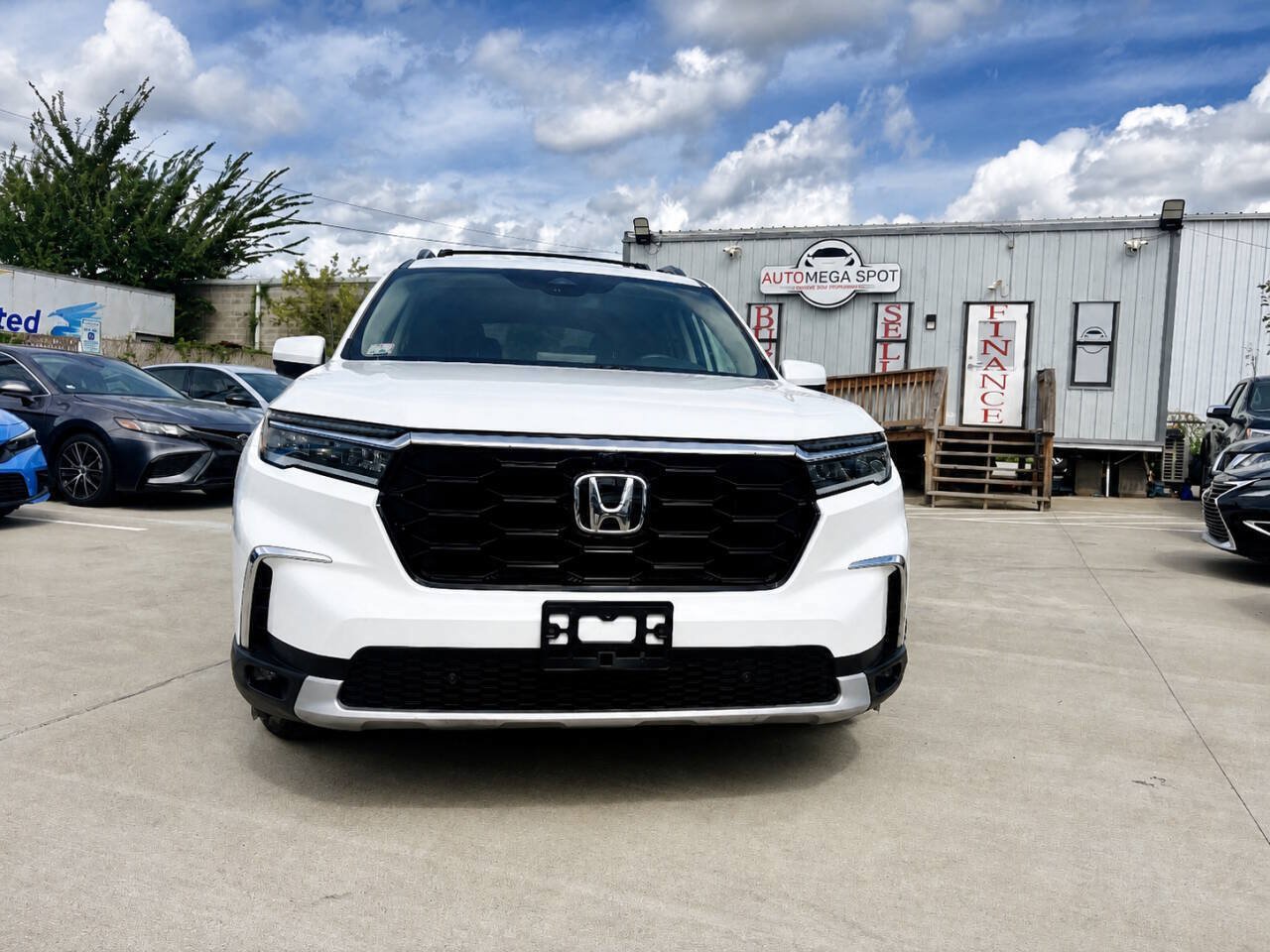Used 2024 Honda Pilot Elite image 2