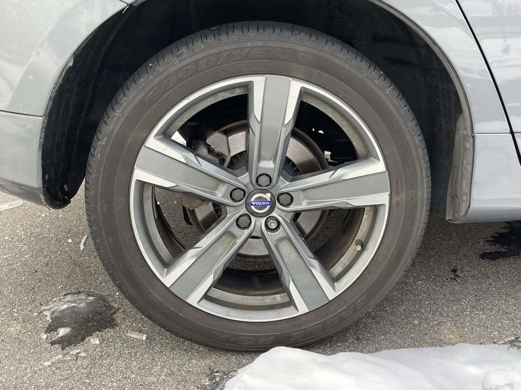 Used 2017 Volvo XC60 T5 Dynamic w/ Preferred Option Package image 5